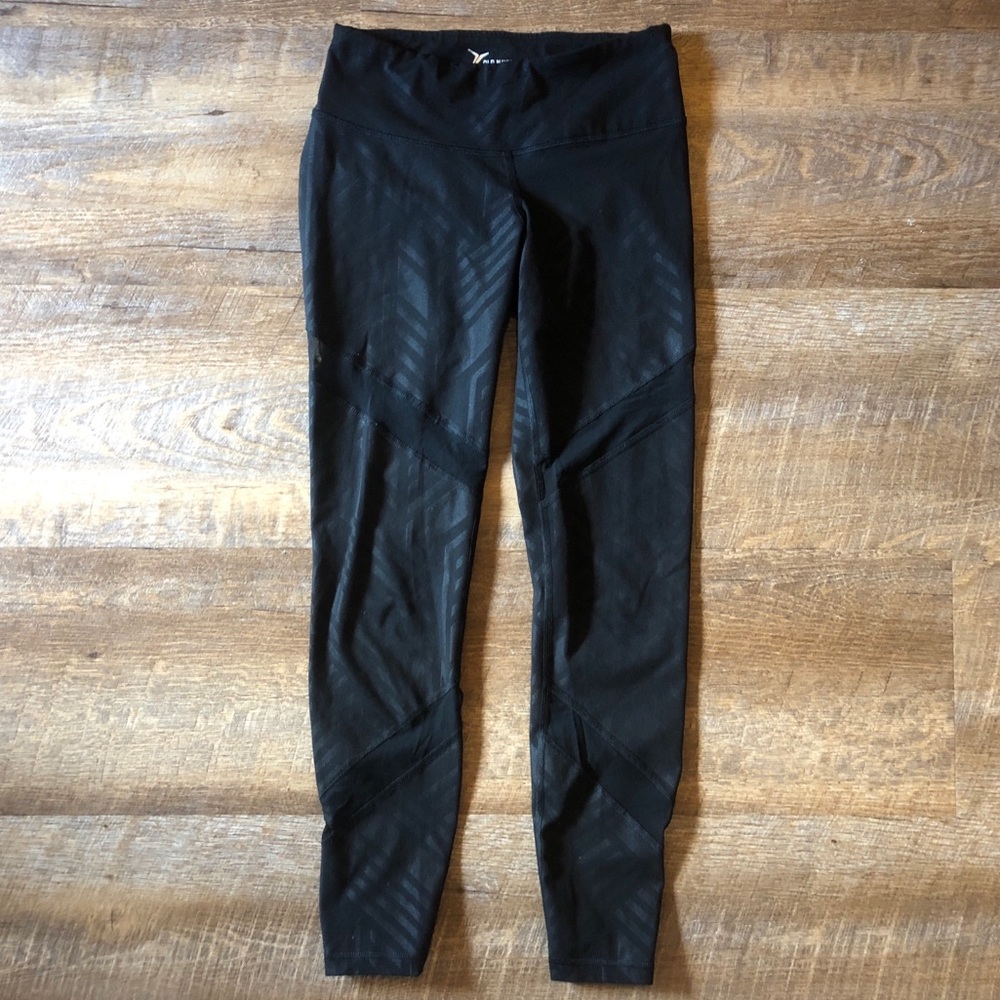 Old Navy black printed leggings with mesh